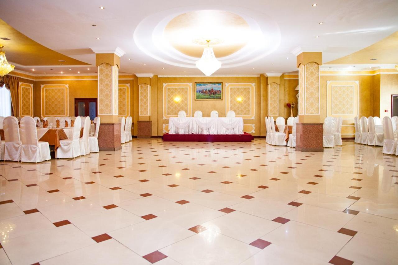 Ak Samal Hotel 卡拉甘达 外观 照片