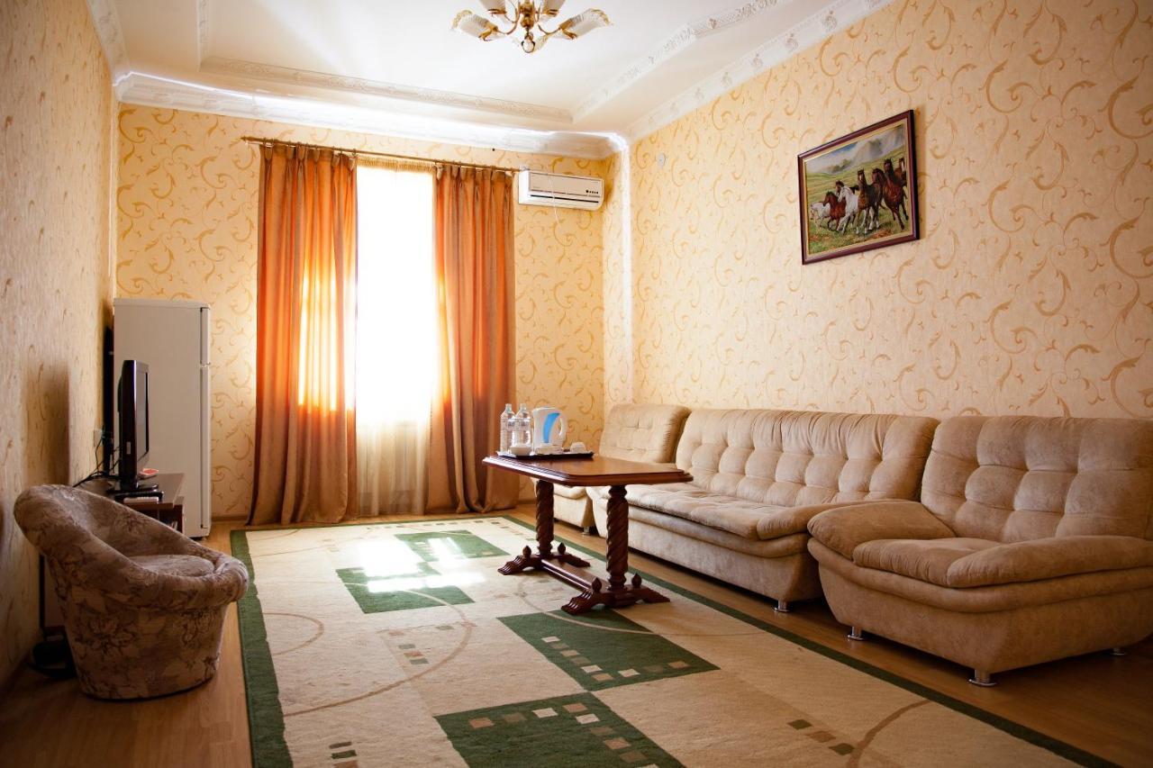 Ak Samal Hotel 卡拉甘达 外观 照片